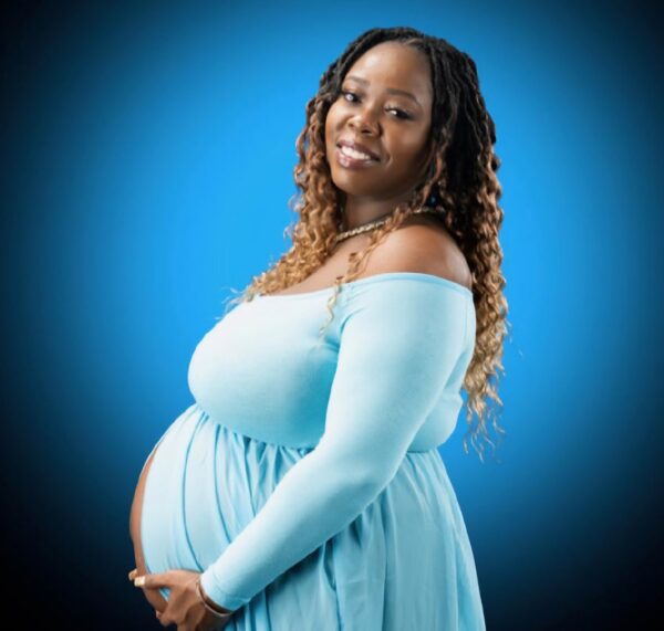Julie Price maternity photo-horizontal