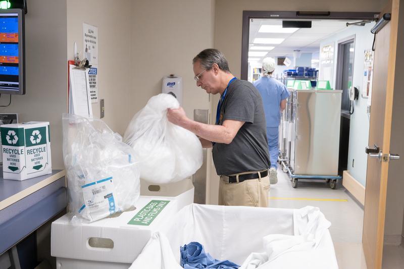 Michael Werner, material tech linen, recycles plastic waste.